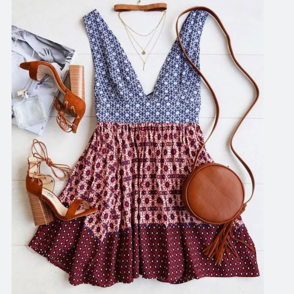 La Vie en Roses Navy Blue & Red Floral Print Dress